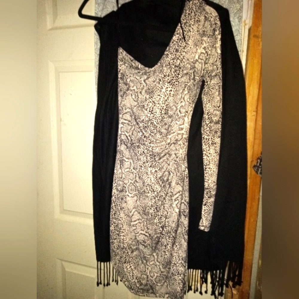 Guess leopard print one sleeve raunched dresd